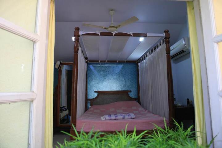 Room 16 of 27