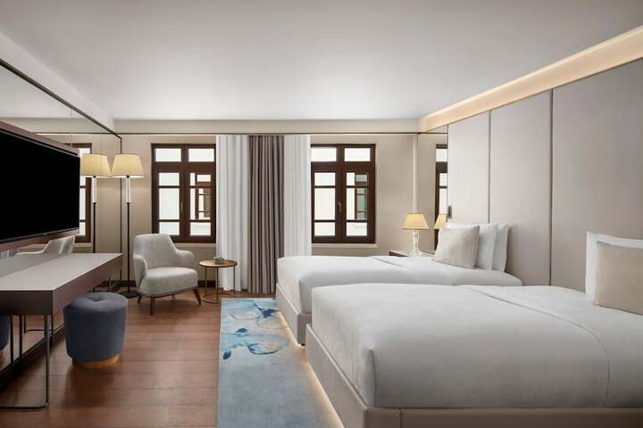 Room 44 of 115