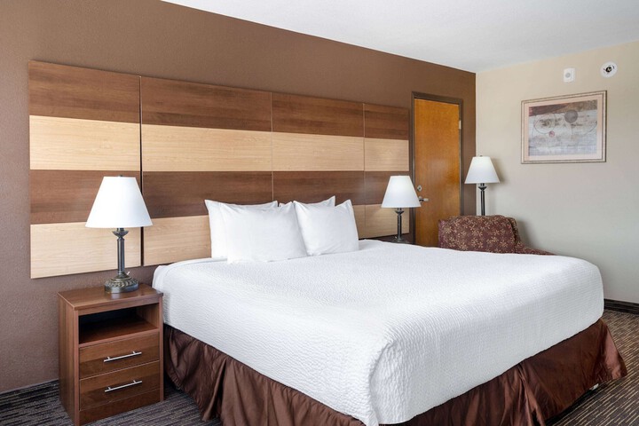 1 King Bed (12 of 12)