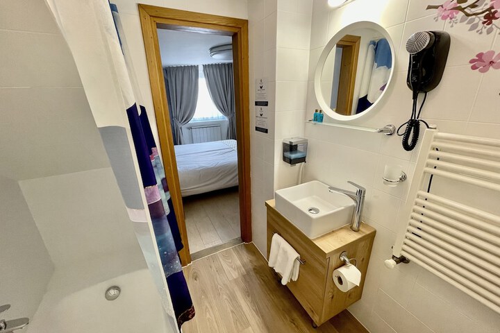 Room 35 of 66