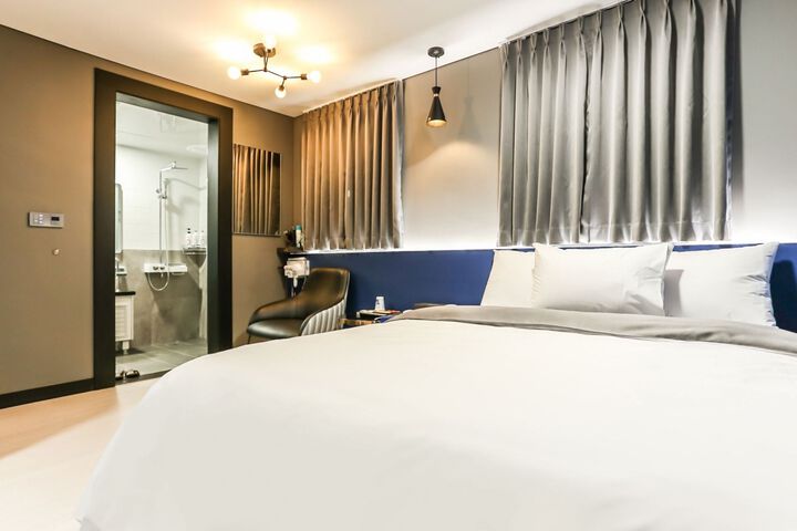 Room 56 of 165
