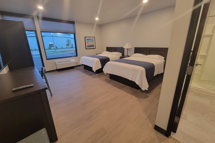 2 Queen Beds River View (7 of 12)