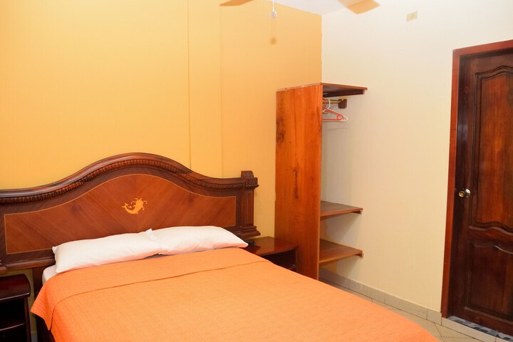 Room 7 of 10