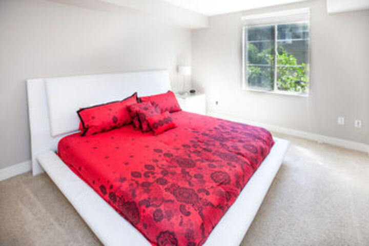 Room 10 of 27