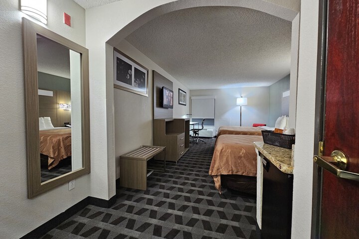 1 King Bed (9 of 36)