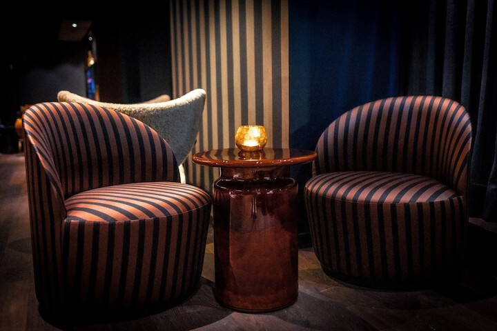 Lounge 36 of 50