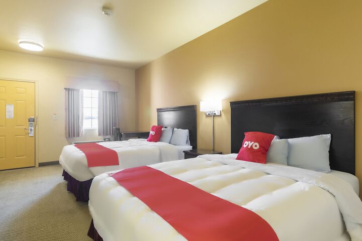 2 Queen Beds (3 of 9)