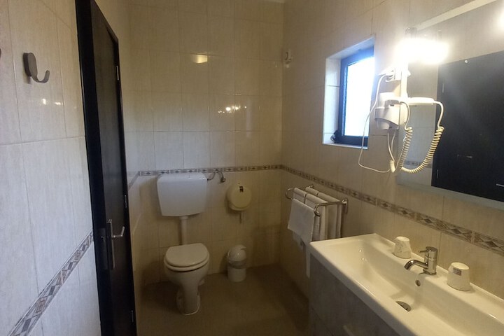 Room 41 of 99