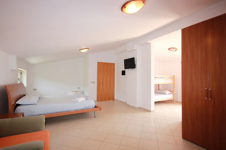 Room 5 of 24