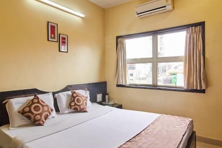 Room 7 of 12