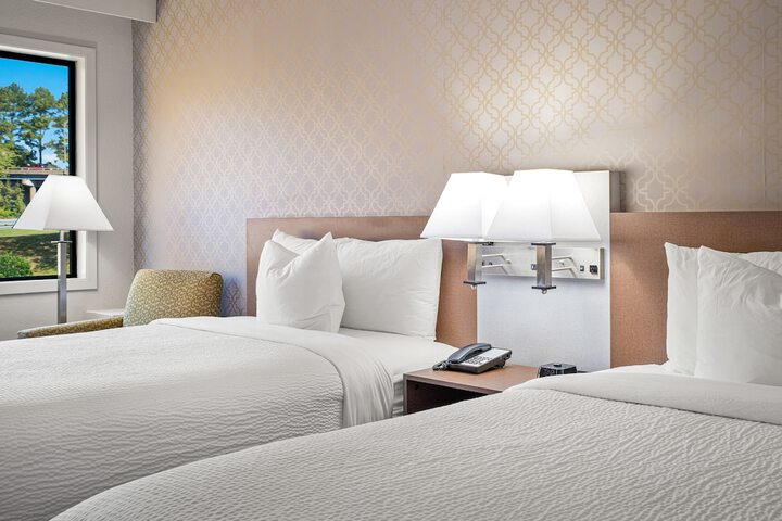 2 Queen Beds (5 of 8)