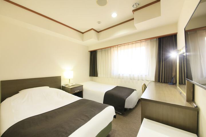Room 9 of 32