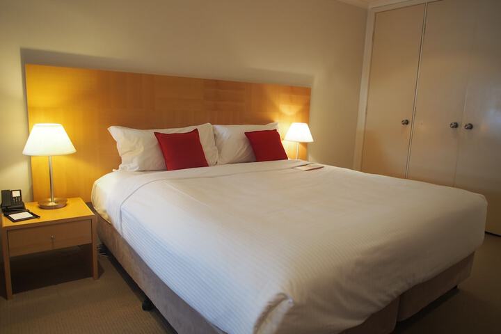 Room 6 of 136