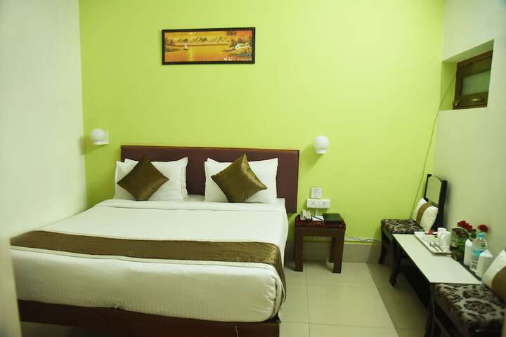 Room 6 of 13