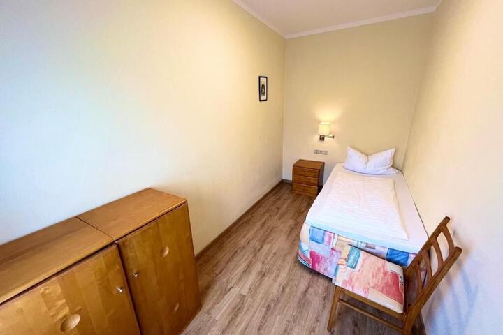 Room 33 of 92