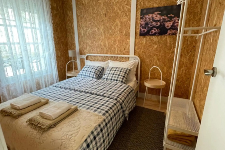 Room 4 of 10