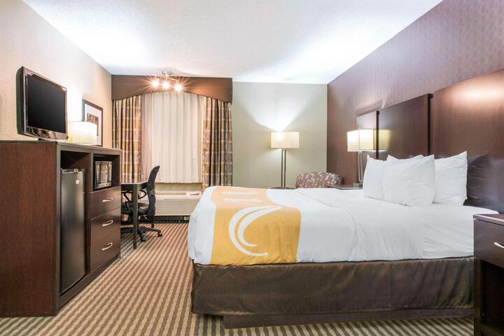 1 King Bed (7 of 10)