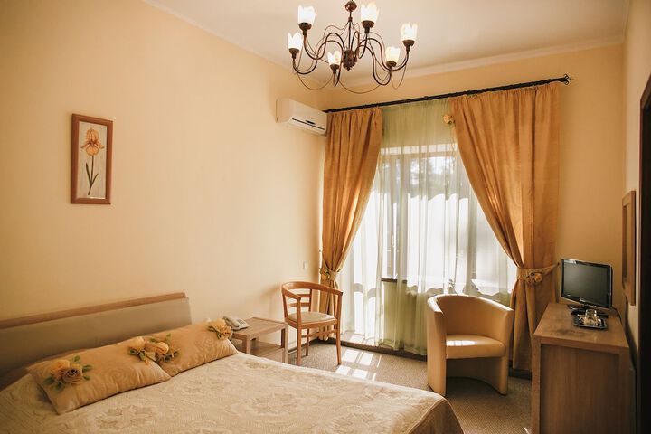 Room 4 of 89