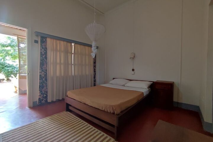 Room 2 of 25