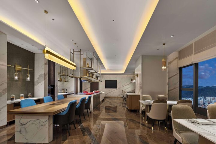 Lounge 58 of 61