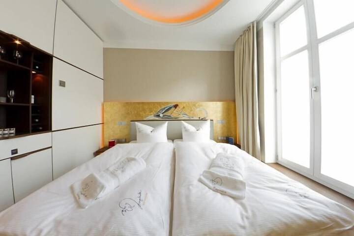 Room 5 of 38