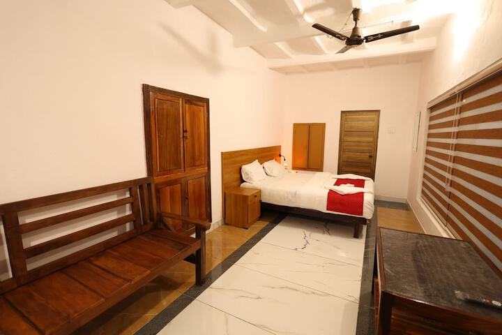 Room 19 of 103