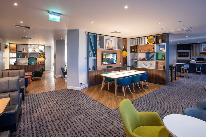 Lounge 151 of 210