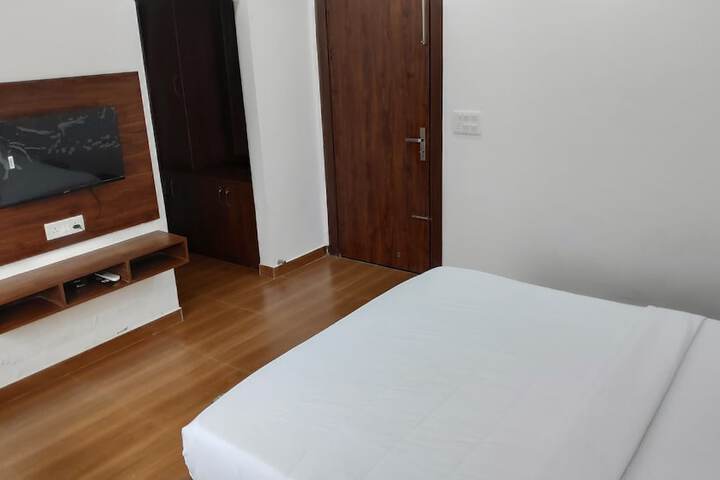 Room 7 of 42