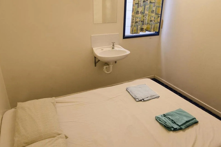 Room 5 of 11