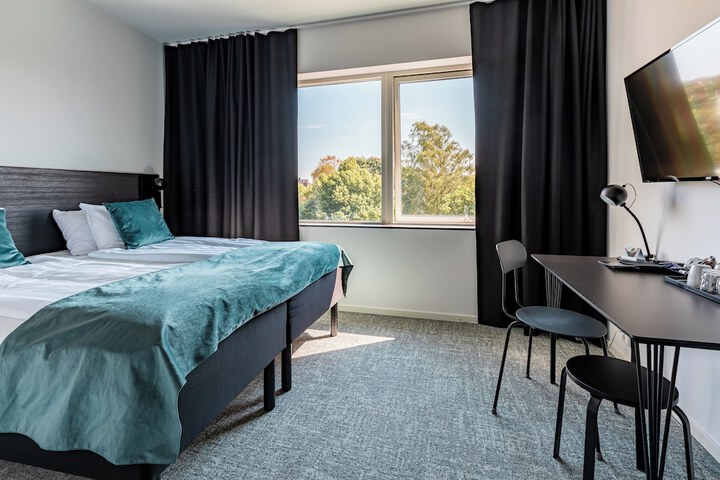 Room 10 of 109