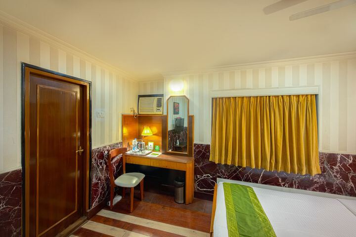 Room 14 of 36