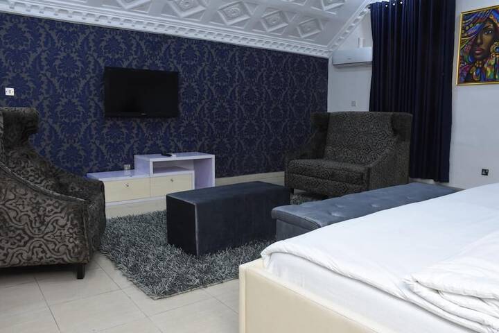 Room 3 of 10