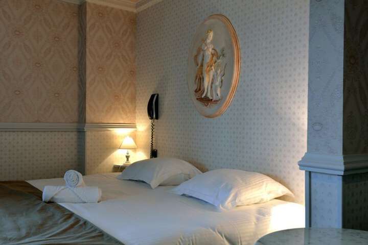 Room 3 of 89