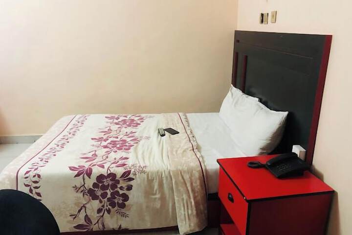 Room 5 of 18