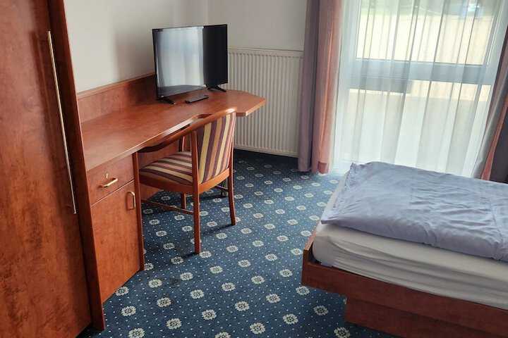 Room 5 of 7