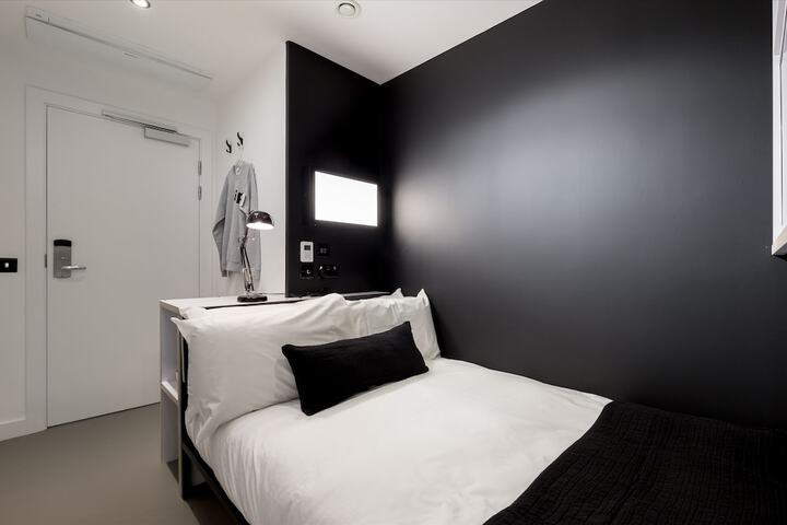 Room 48 of 71