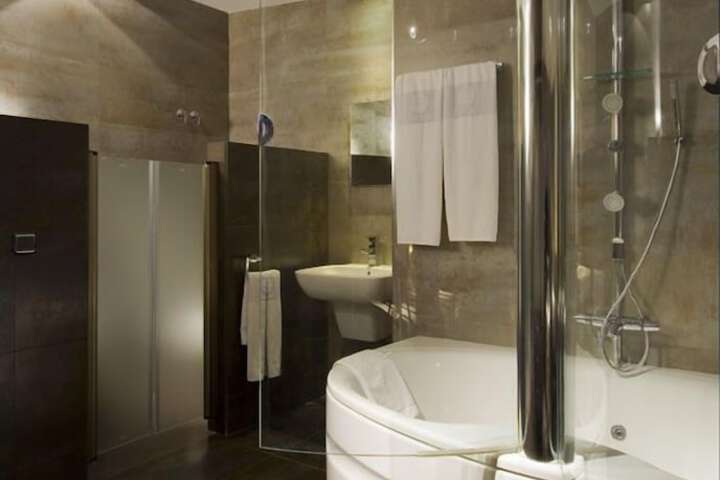 Jetted tub