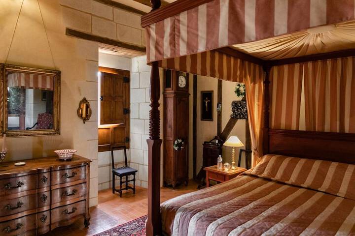 Room 12 of 49