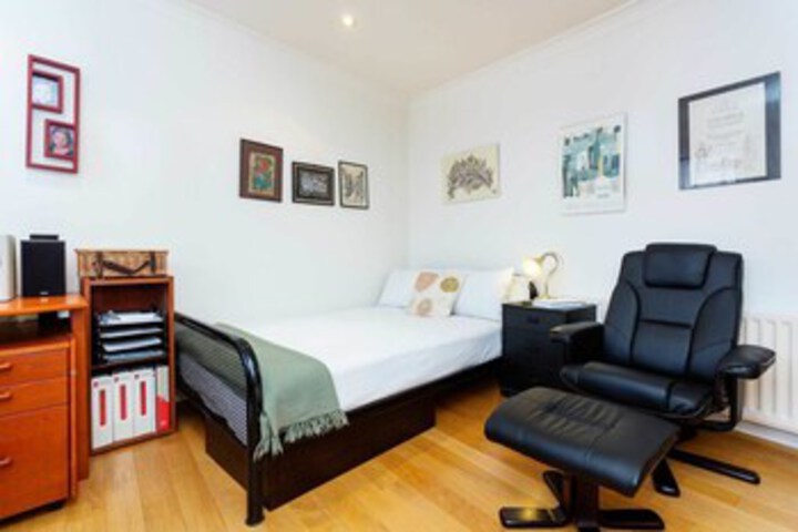 Room 9 of 12