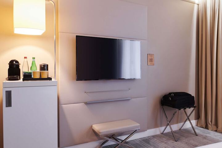 Room 13 of 69