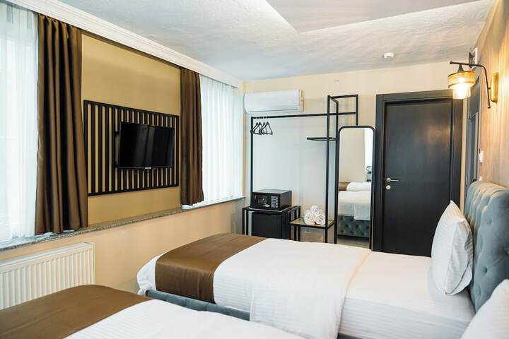 Room 8 of 38