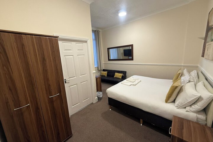 Room 34 of 126
