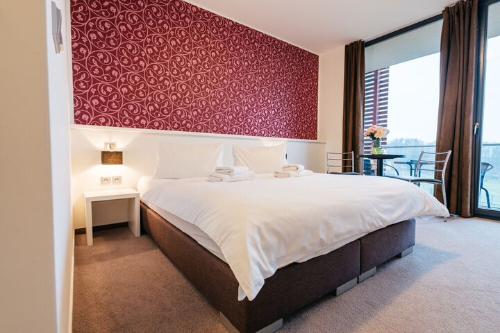 Room 12 of 85