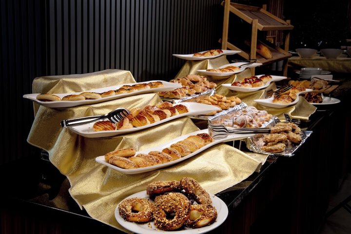 Dining 15 of 17