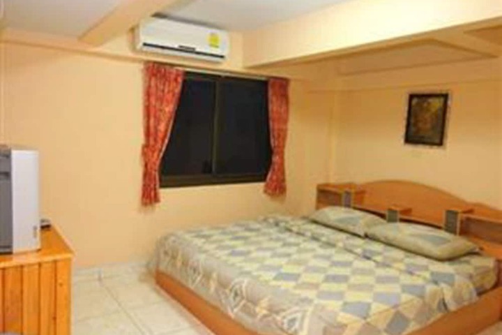 Room 6 of 23