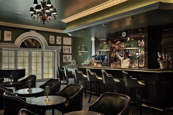 Lounge 107 of 119