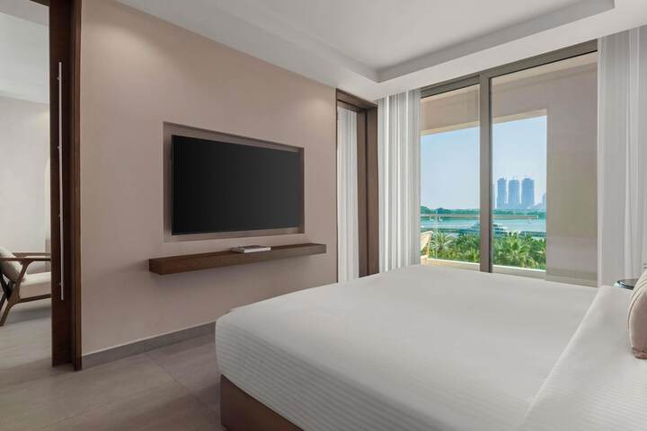 Room 38 of 208