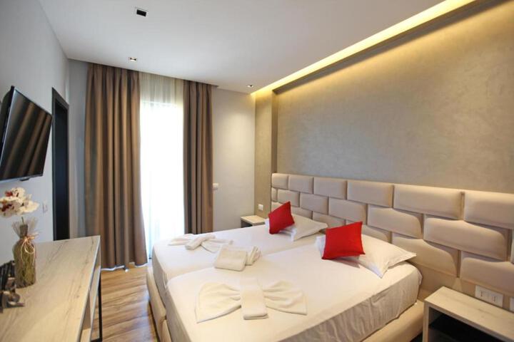 Room 50 of 143