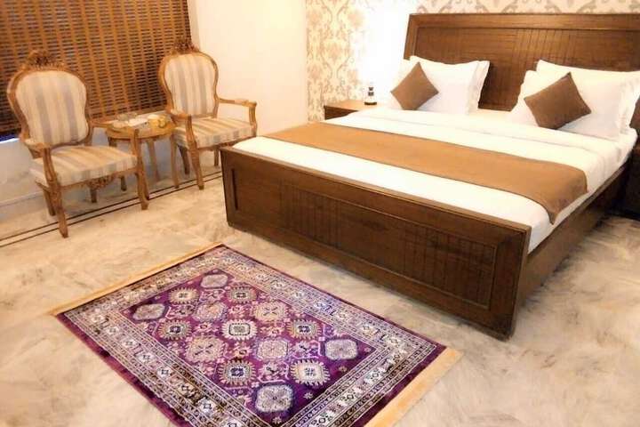 Room 4 of 15
