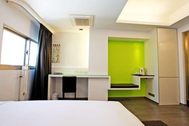 Room 21 of 49
